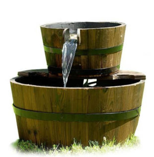 Zahradní kašna - fontána se dvěma dřevěnými vědry