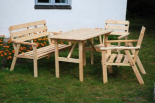 Dřevěný zahradní set stůl, lavice a dvě křesla