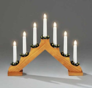 Dřevěný vánoční svícen se sedmi žárovkama