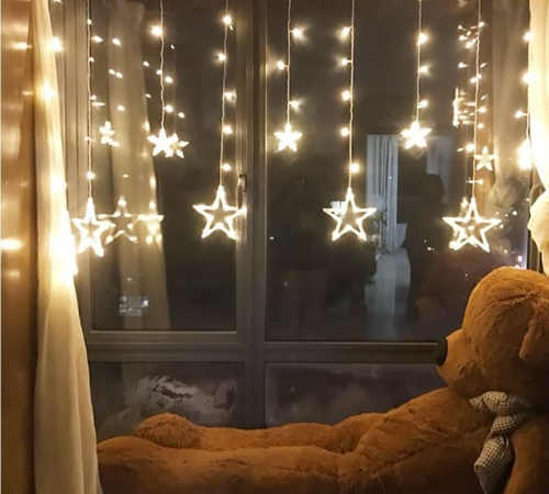 Vánoční řetěz za okno svítící hvězdy