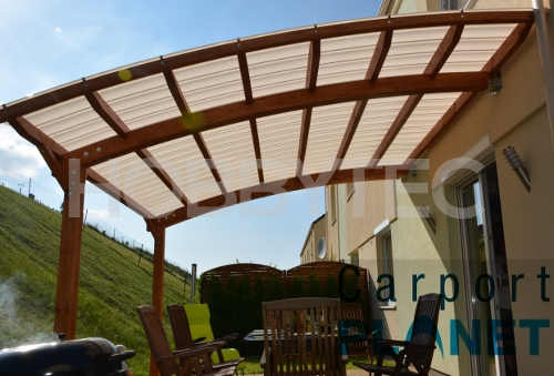 Pergola pro zastřešení terasy s dřevěnou konstrukcí