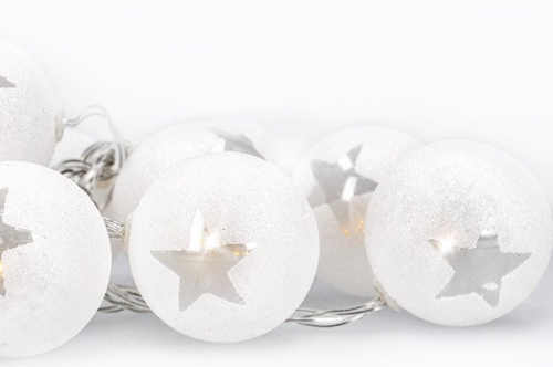 Svítící vánoční řetěz zasněžené koule s hvězdičkami
