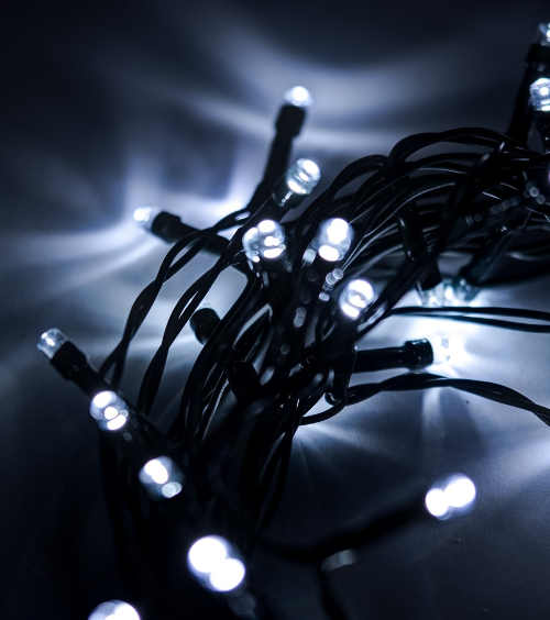 Bílý svítící LED řetěz na baterie