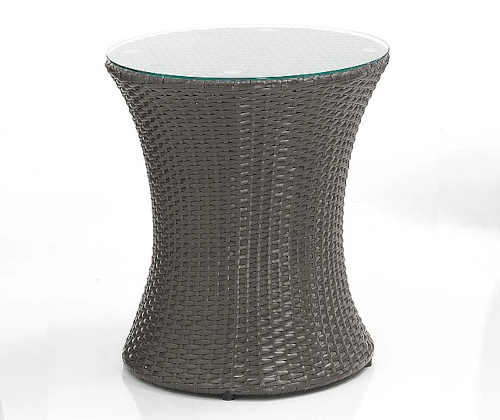 ratanový stolek v moderním designu