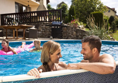 Velký nadzemní zahradní bazén pro celou rodinu